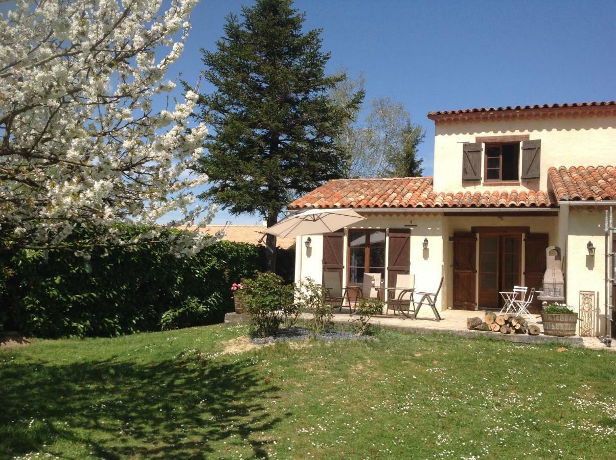 Chez Irene Bed & Breakfast Saint-Quentin-la-Tour Exterior photo