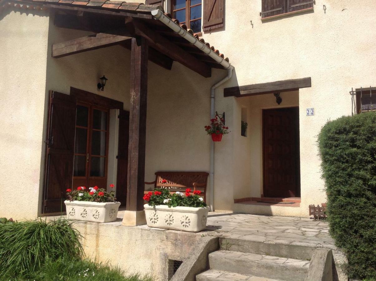 Chez Irene Bed & Breakfast Saint-Quentin-la-Tour Exterior photo