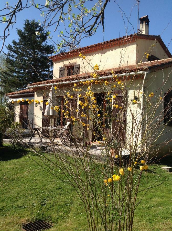 Chez Irene Bed & Breakfast Saint-Quentin-la-Tour Exterior photo